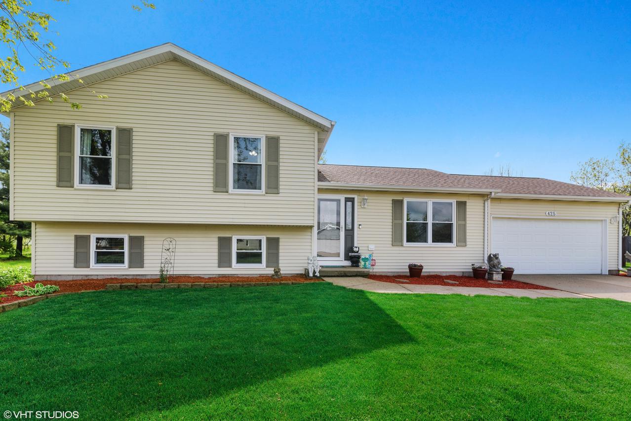 425 Dogwood Ln., Dekalb, IL 60115