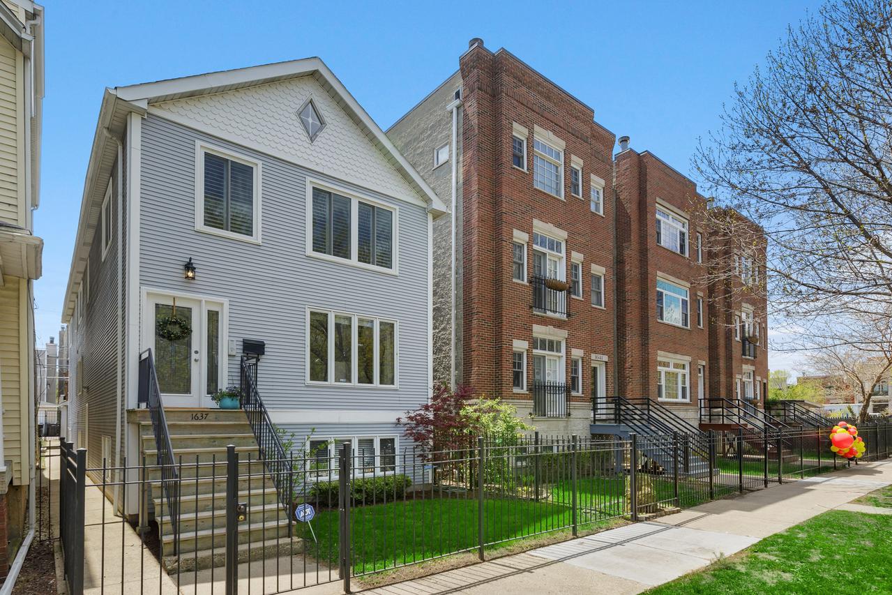 1637 W Wolfram St. #1, Chicago, IL 60657