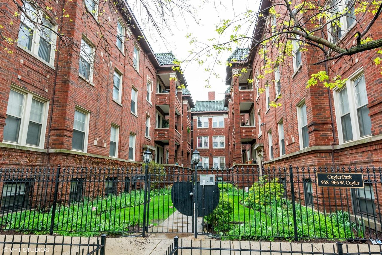 964 W Cuyler Ave. #2S, Chicago, IL 60613