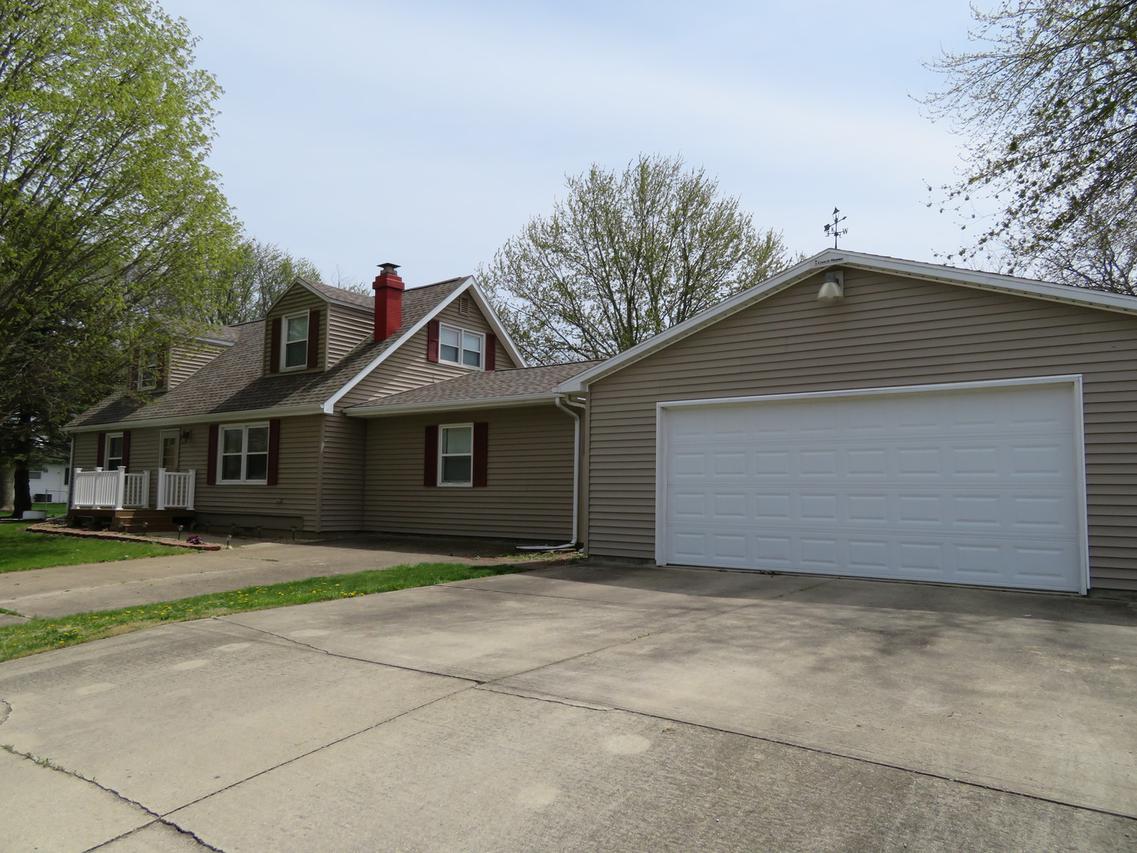 2237 Woodard Ln., St. Joseph, IL 61873