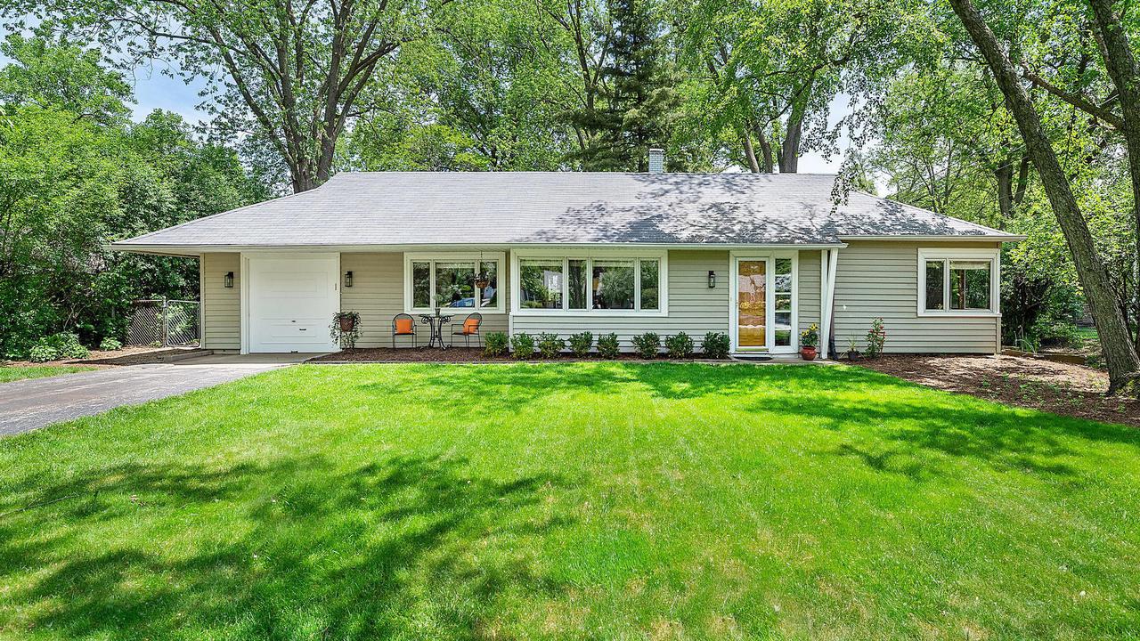 6537 Howard Ave., Indian Head Park, IL 60525