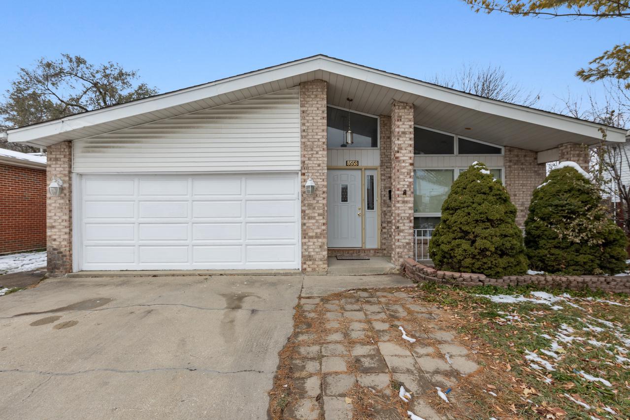 8558 Plainfield Rd., Lyons, IL 60534