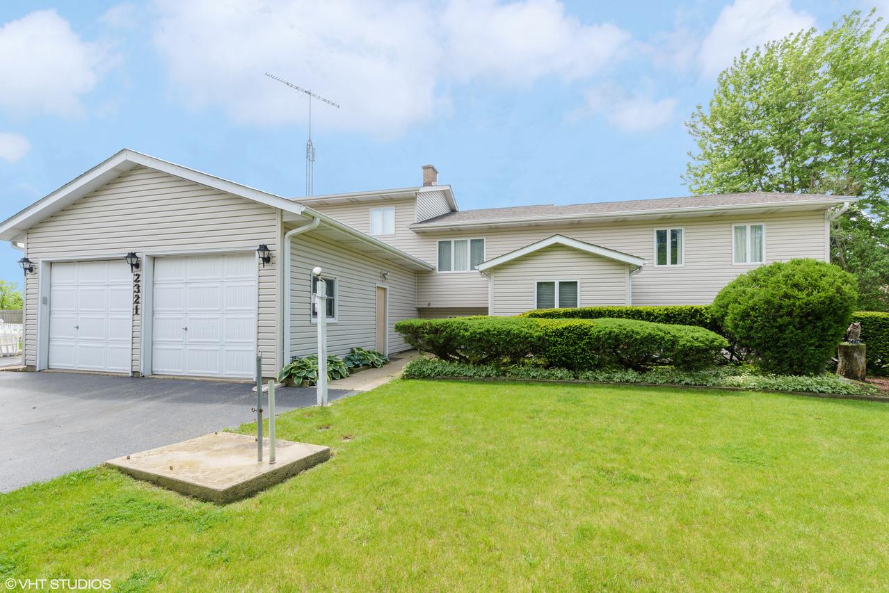 2321 Concord Ct., Dekalb, IL 60115