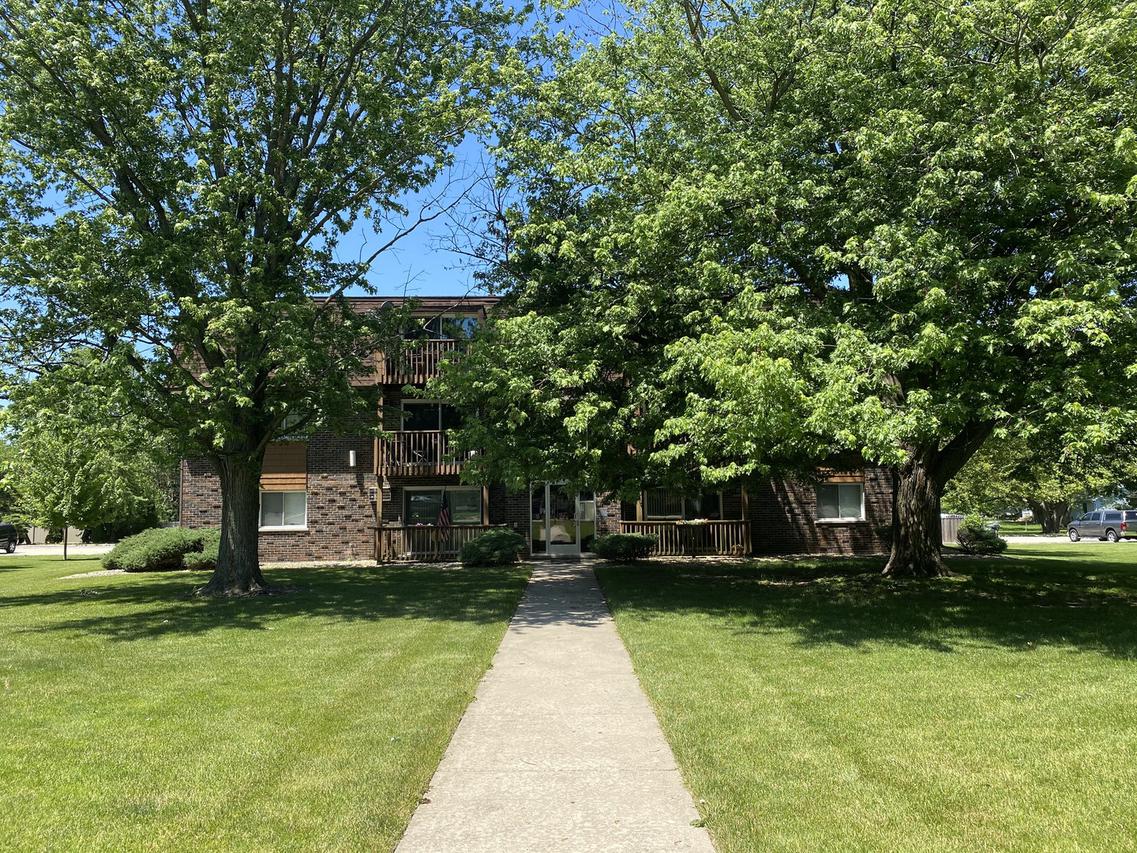19360 Wolf Rd. #12, Mokena, IL 60448