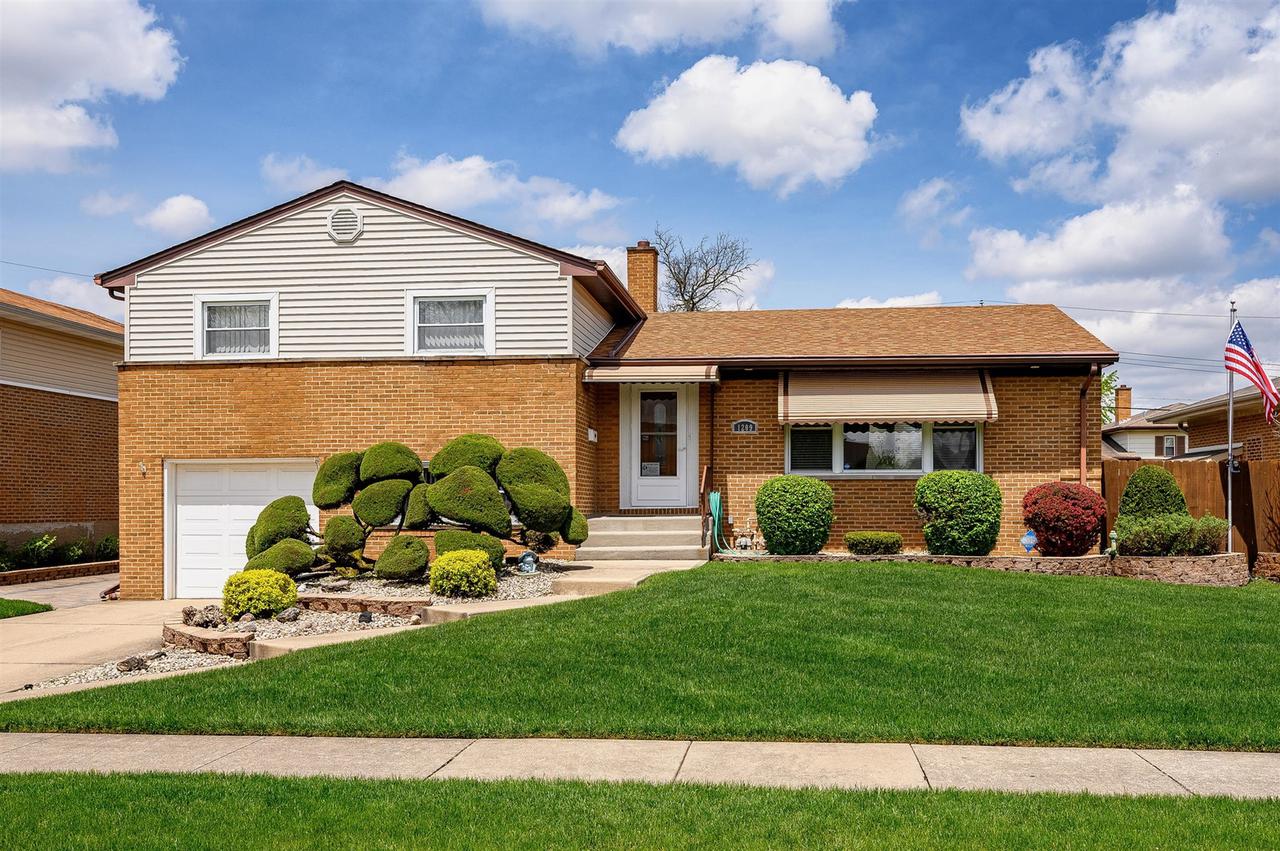 1209 Helen Dr., Melrose Park, IL 60160