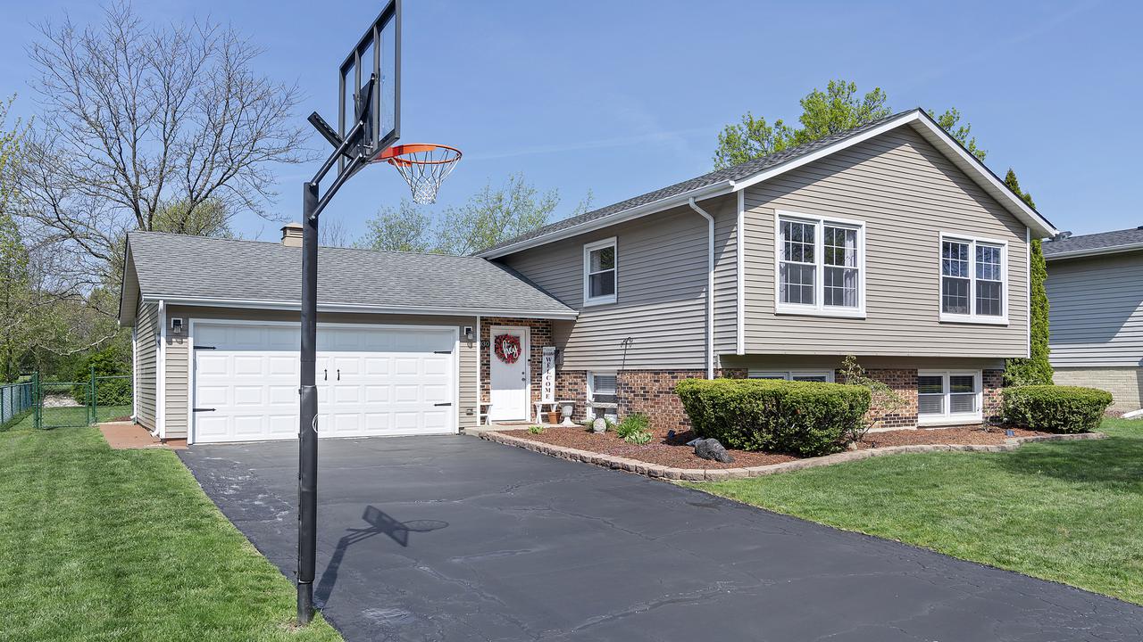 3030 N Kennicott Ave., Arlington Heights, IL 60004