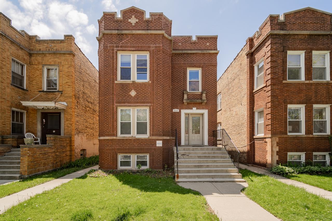 5233 W Montrose Ave., Chicago, IL 60641