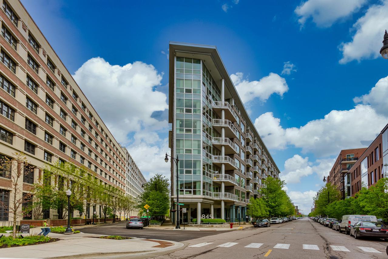 845 N Kingsbury St. #306, Chicago, IL 60610