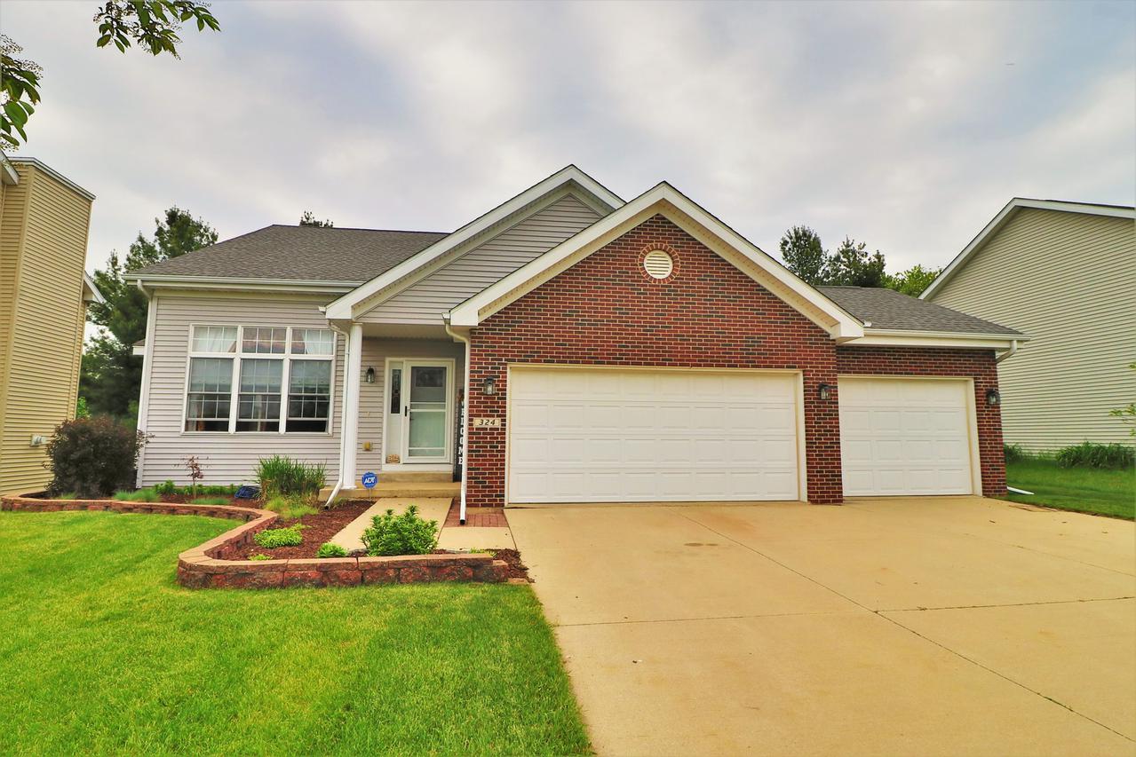 324 Brentwood Rd., Machesney Park, IL 61115