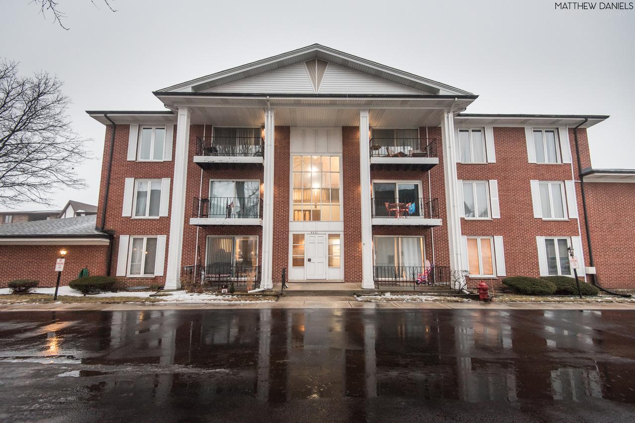 5721 Circle Dr. #204, Oak Lawn, IL 60453