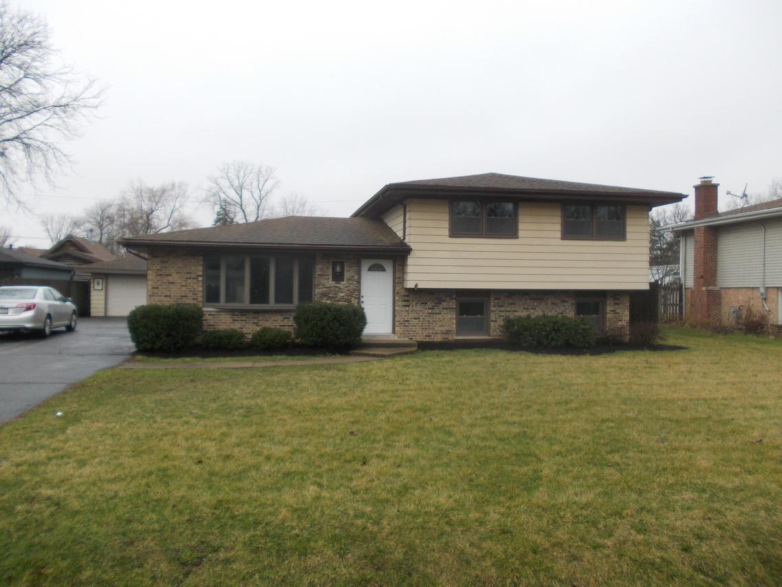10138 S 80th Ct., Palos Hills, IL 60465