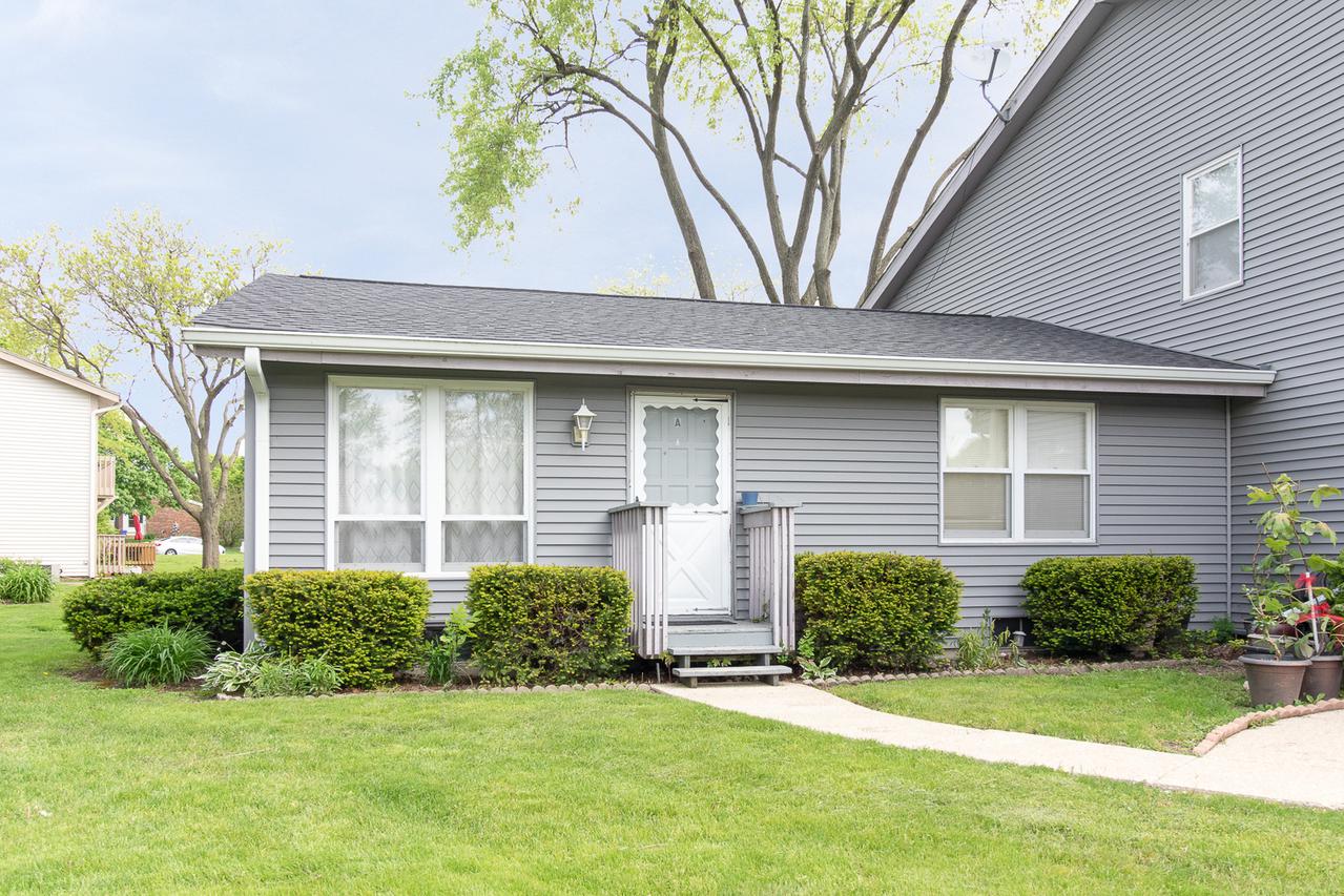 223 Cherokee Dr. #A, Bolingbrook, IL 60440