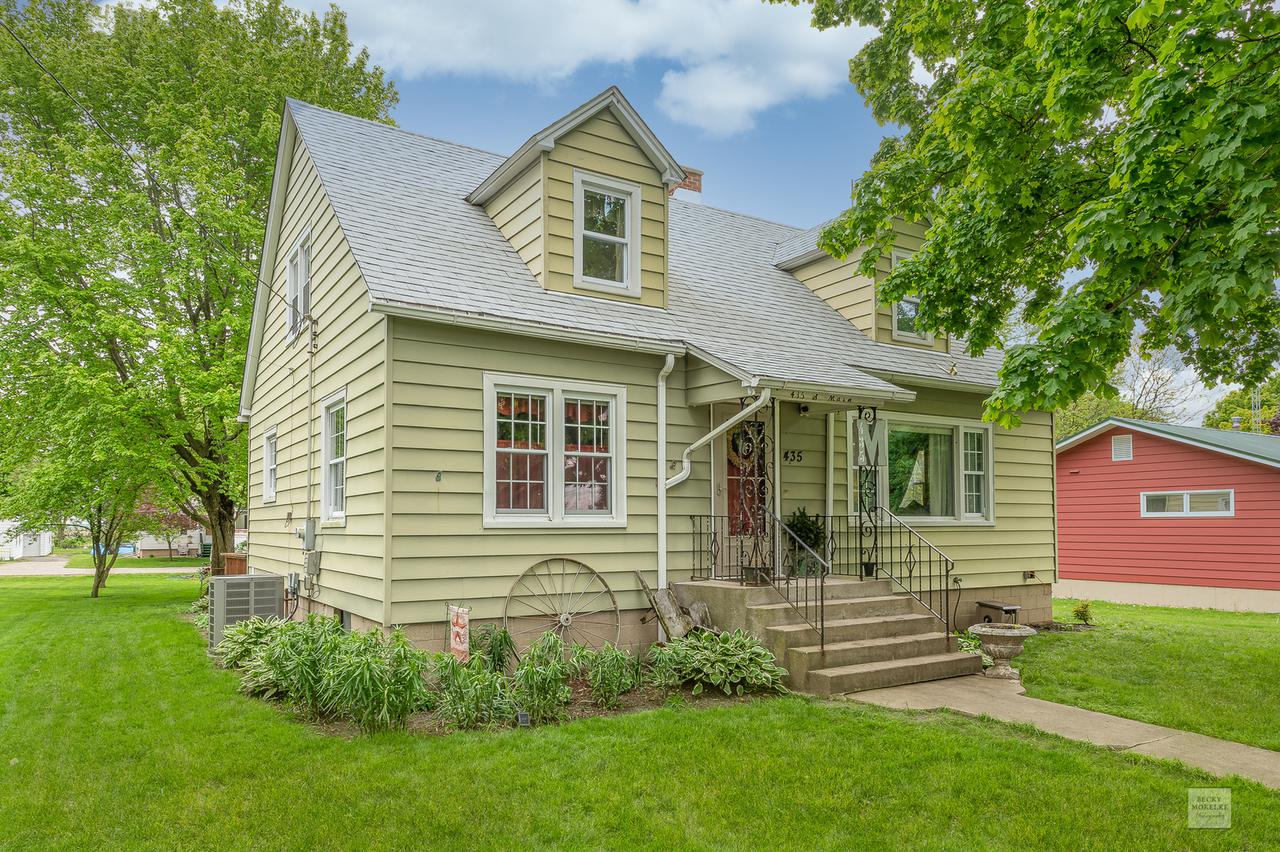 435 S Main St., Leland, IL 60531
