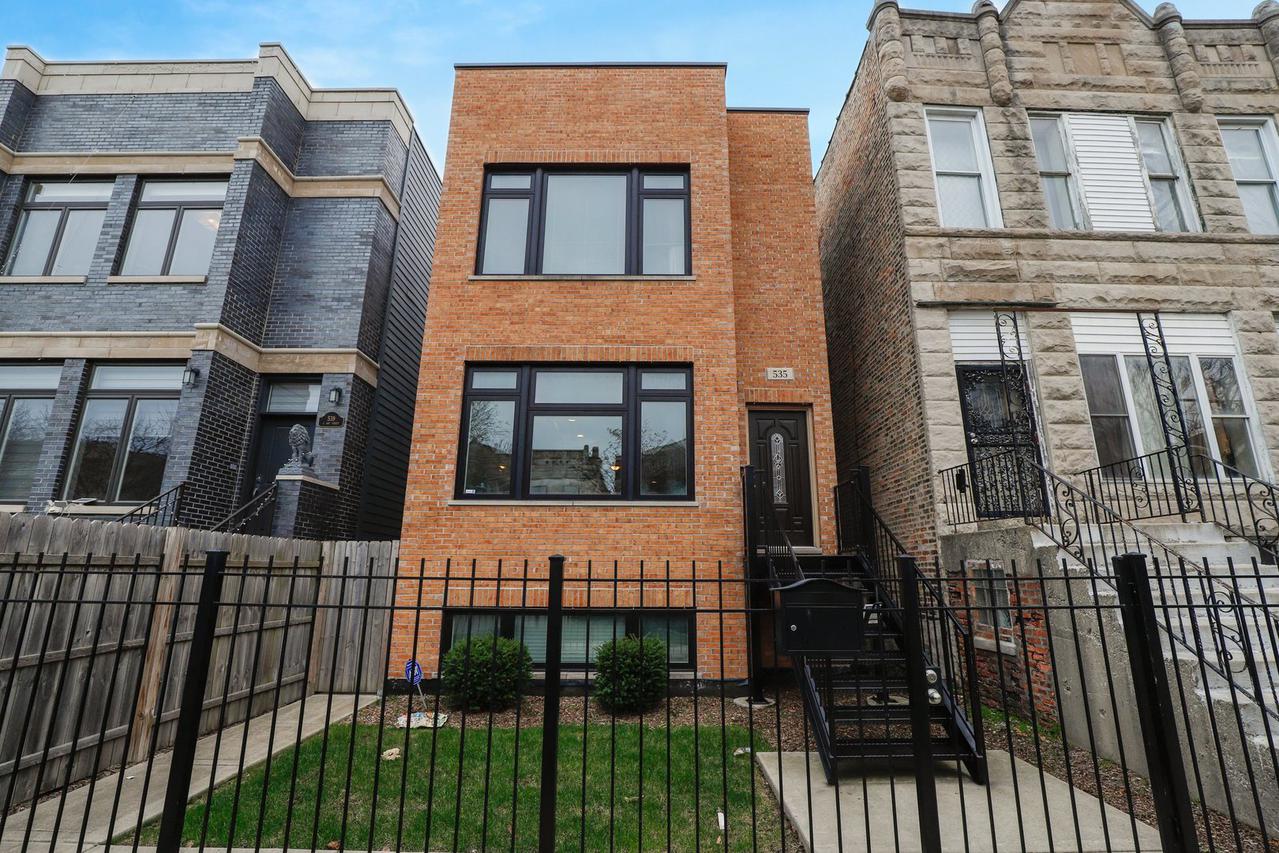 535 E 41st St., Chicago, IL 60653
