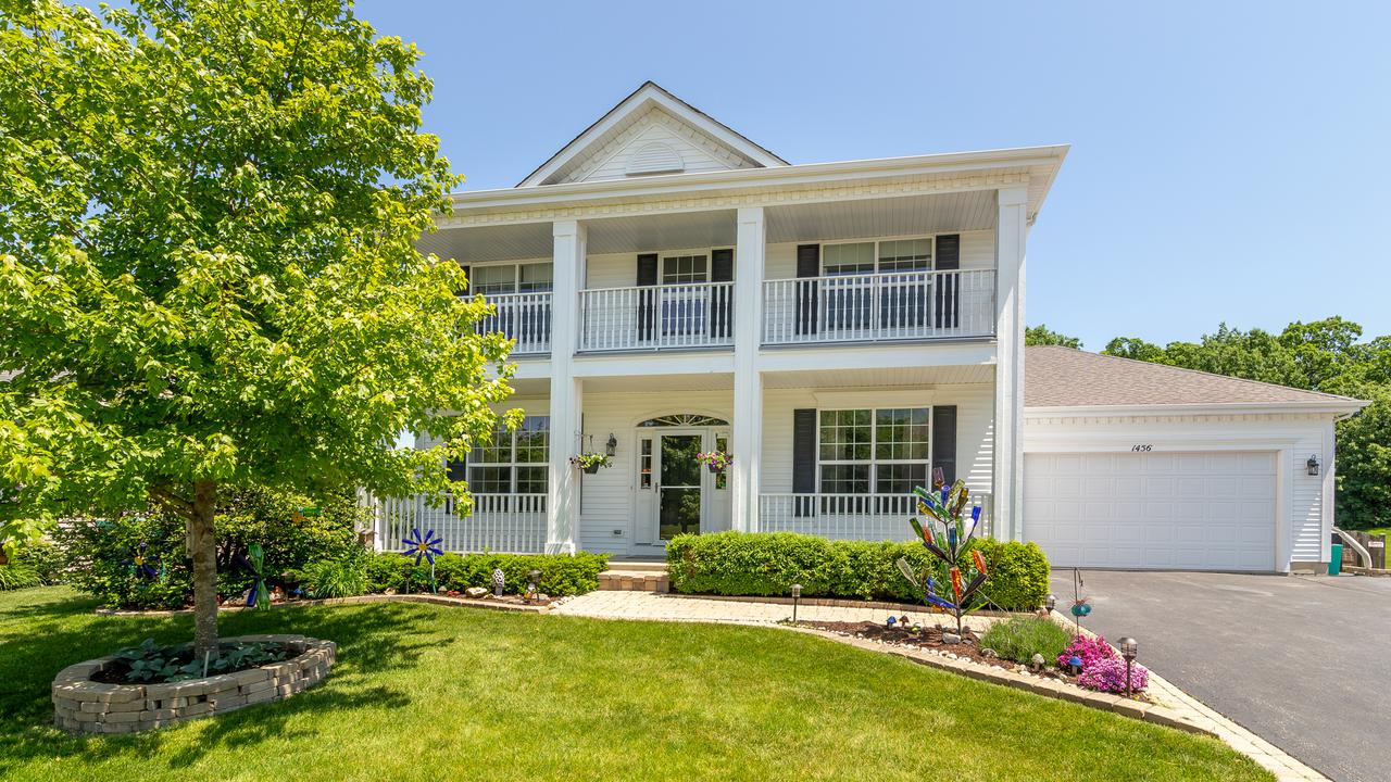1456 Greystone Dr., Gurnee, IL 60031