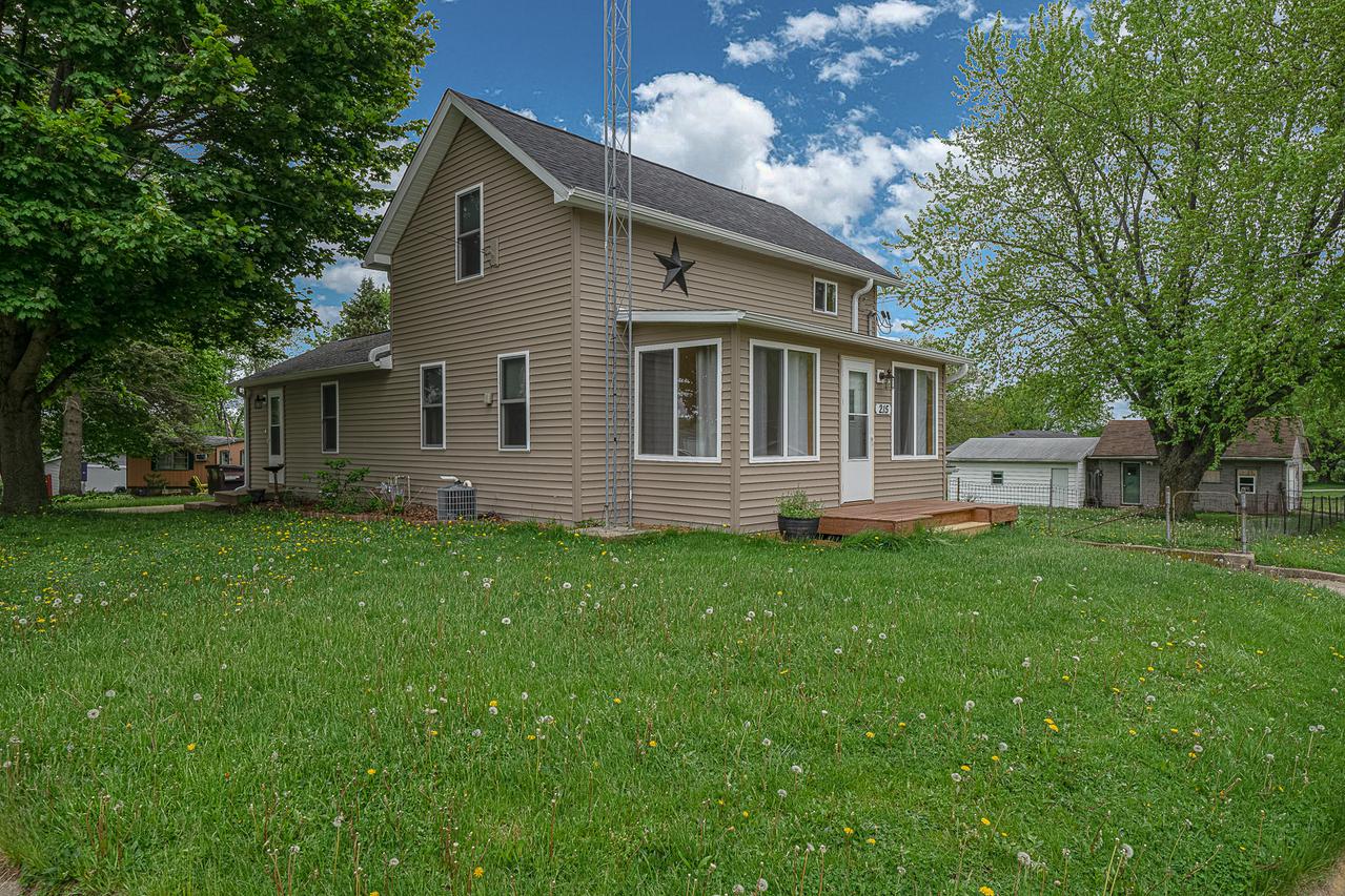 215 W Washington St., Cedarville, IL 61013