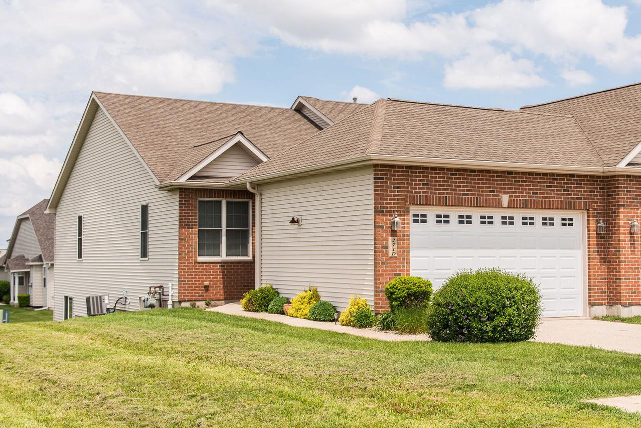 271 Par Five Dr. #D, Dekalb, IL 60115