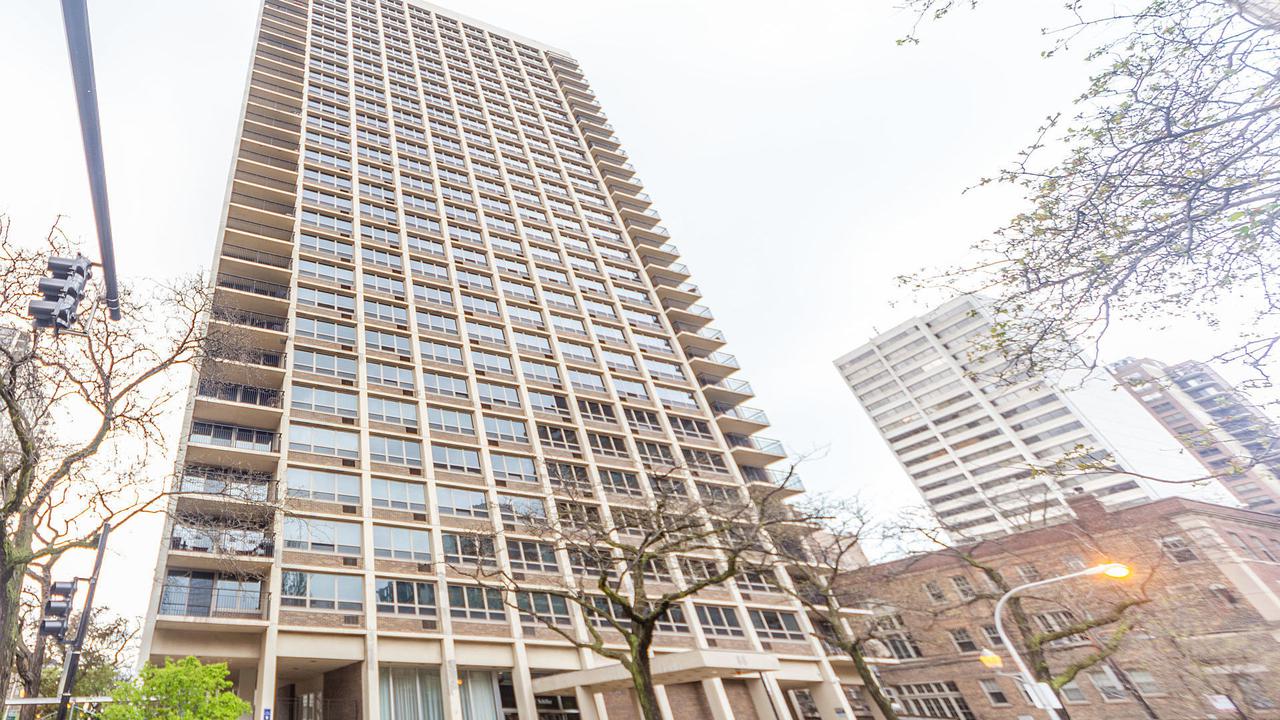 88 W Schiller St. #1806L, Chicago, IL 60610