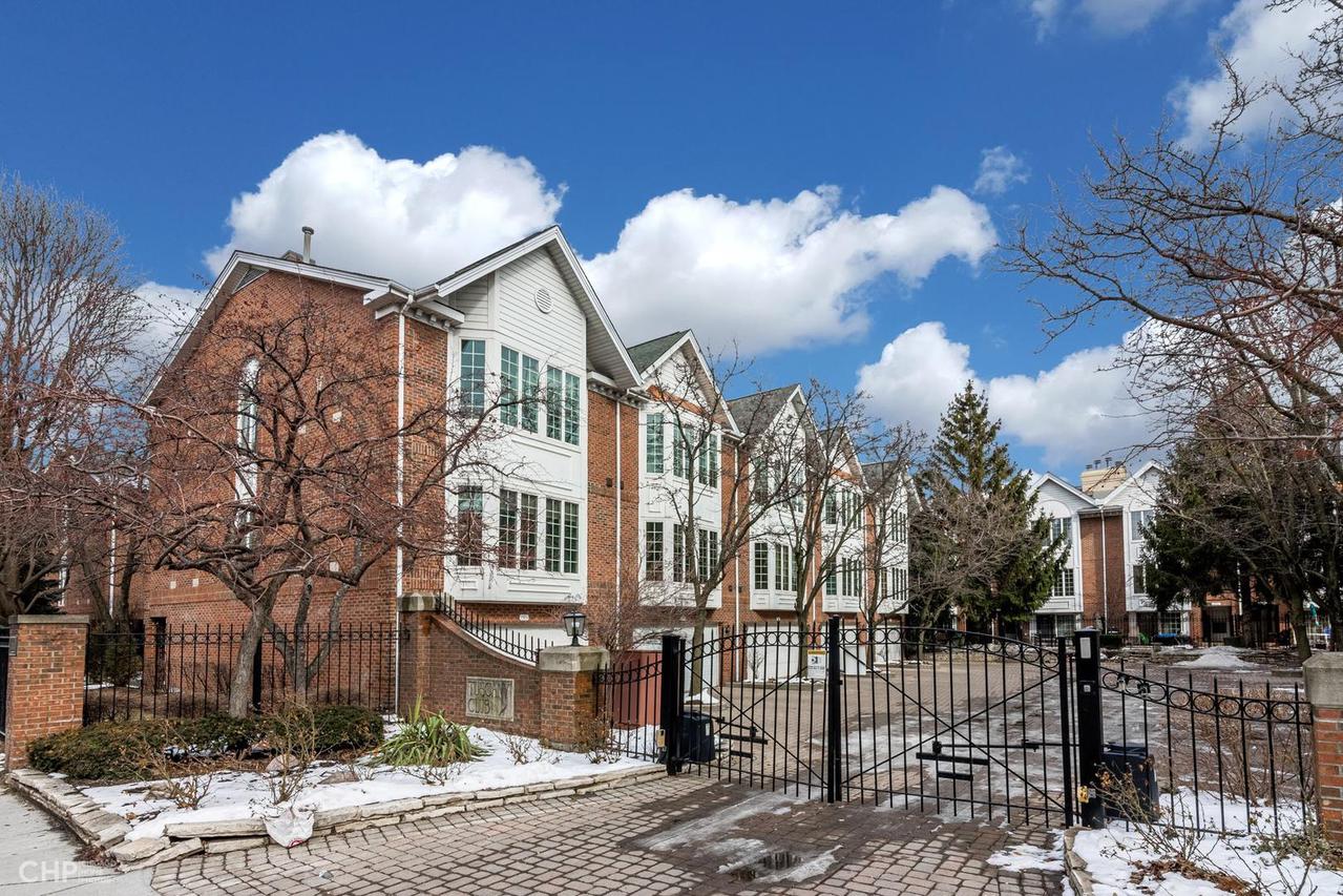 727 S Racine Ave. #A, Chicago, IL 60607
