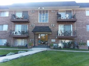 215 S Hale St. #8A, Addison, IL 60101