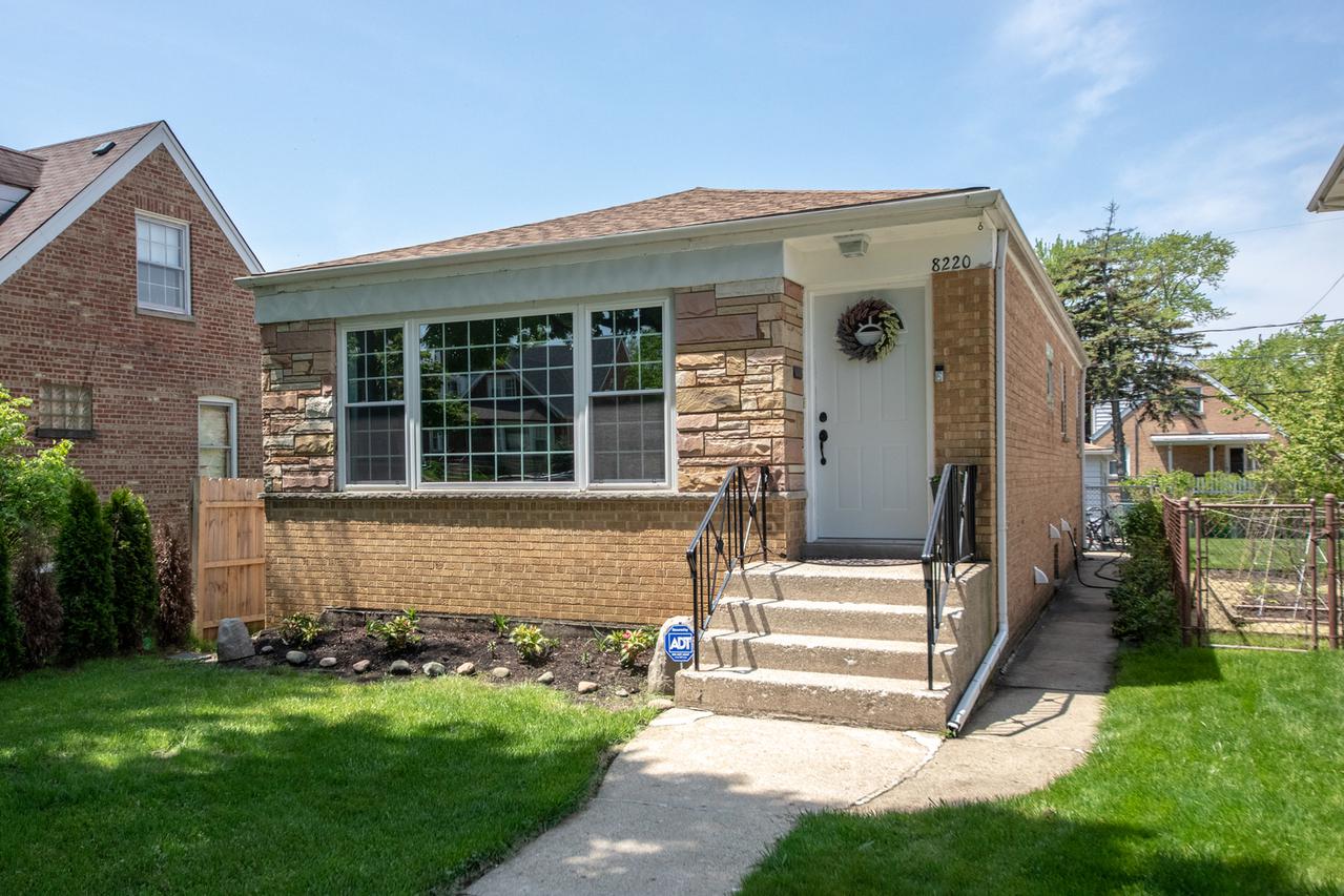 8220 N Oleander Ave., Niles, IL 60714