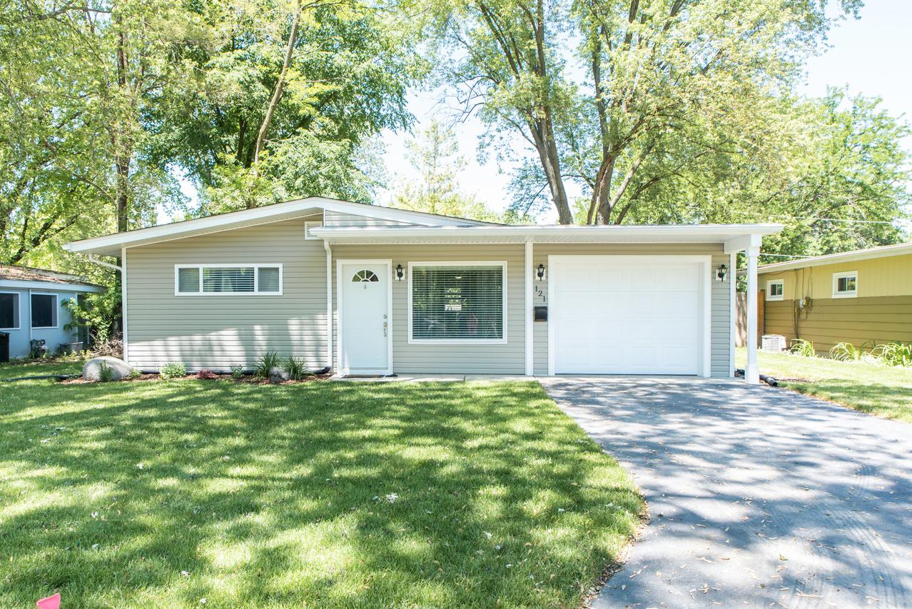 121 Maple Ave., North Aurora, IL 60542