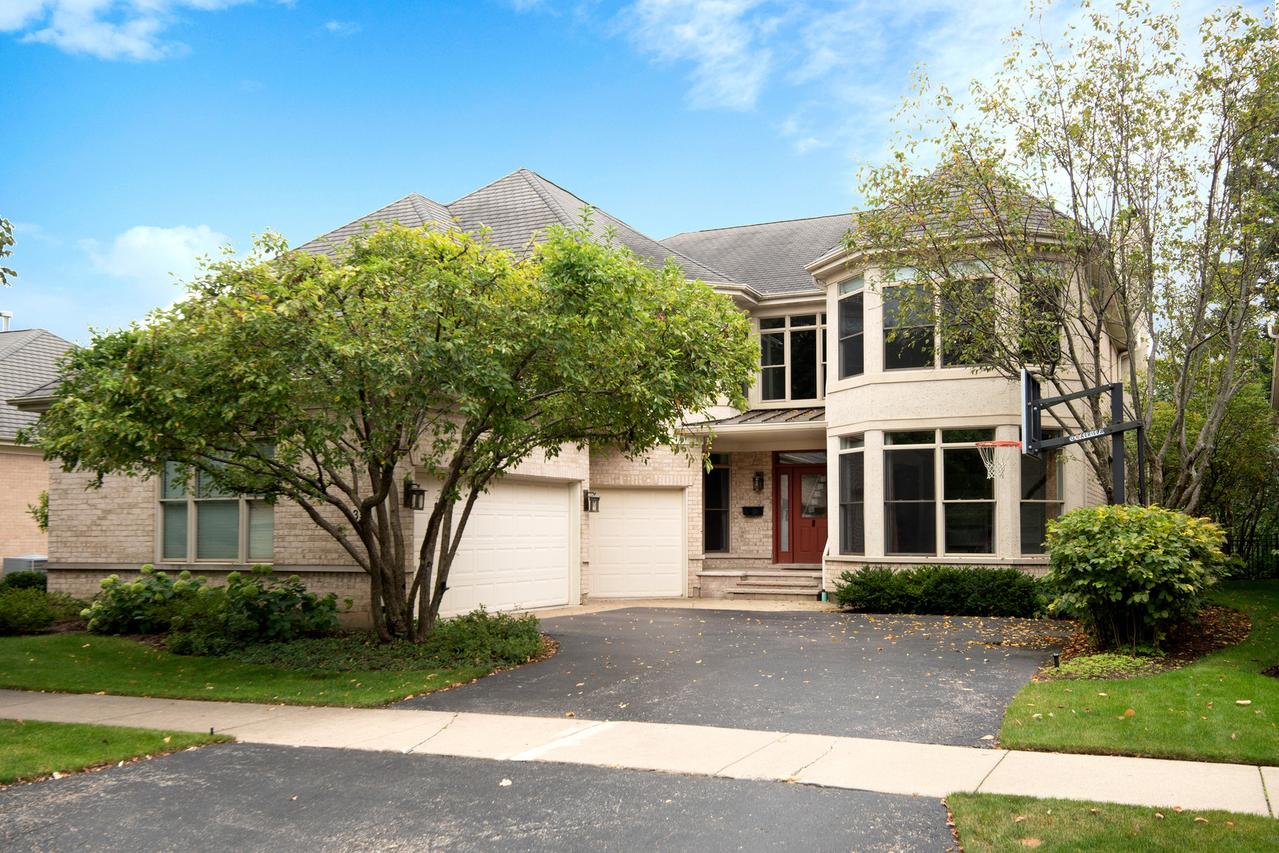 354 Whistler Rd., Highland Park, IL 60035