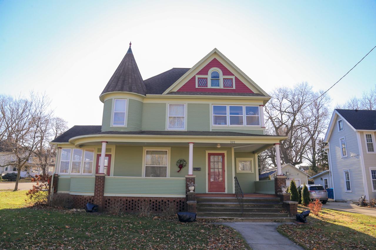 322 E 3rd St., Dixon, IL 61021