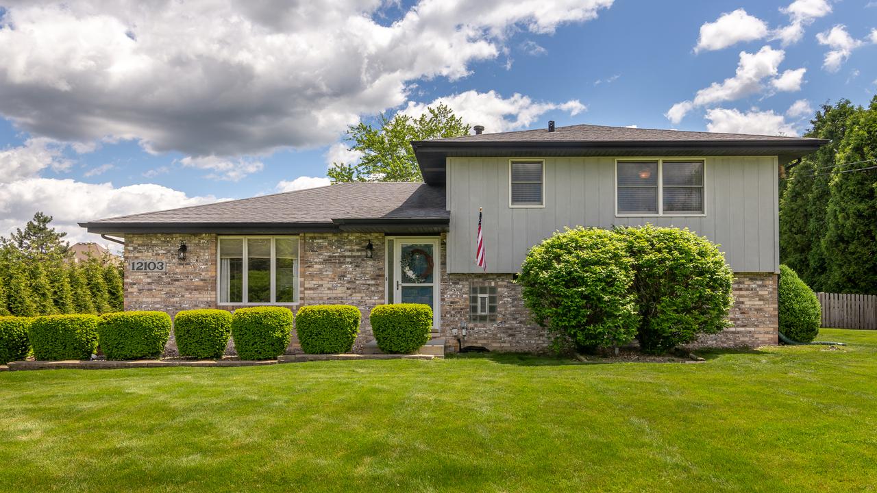 12103 Walker Rd., Lemont, IL 60439