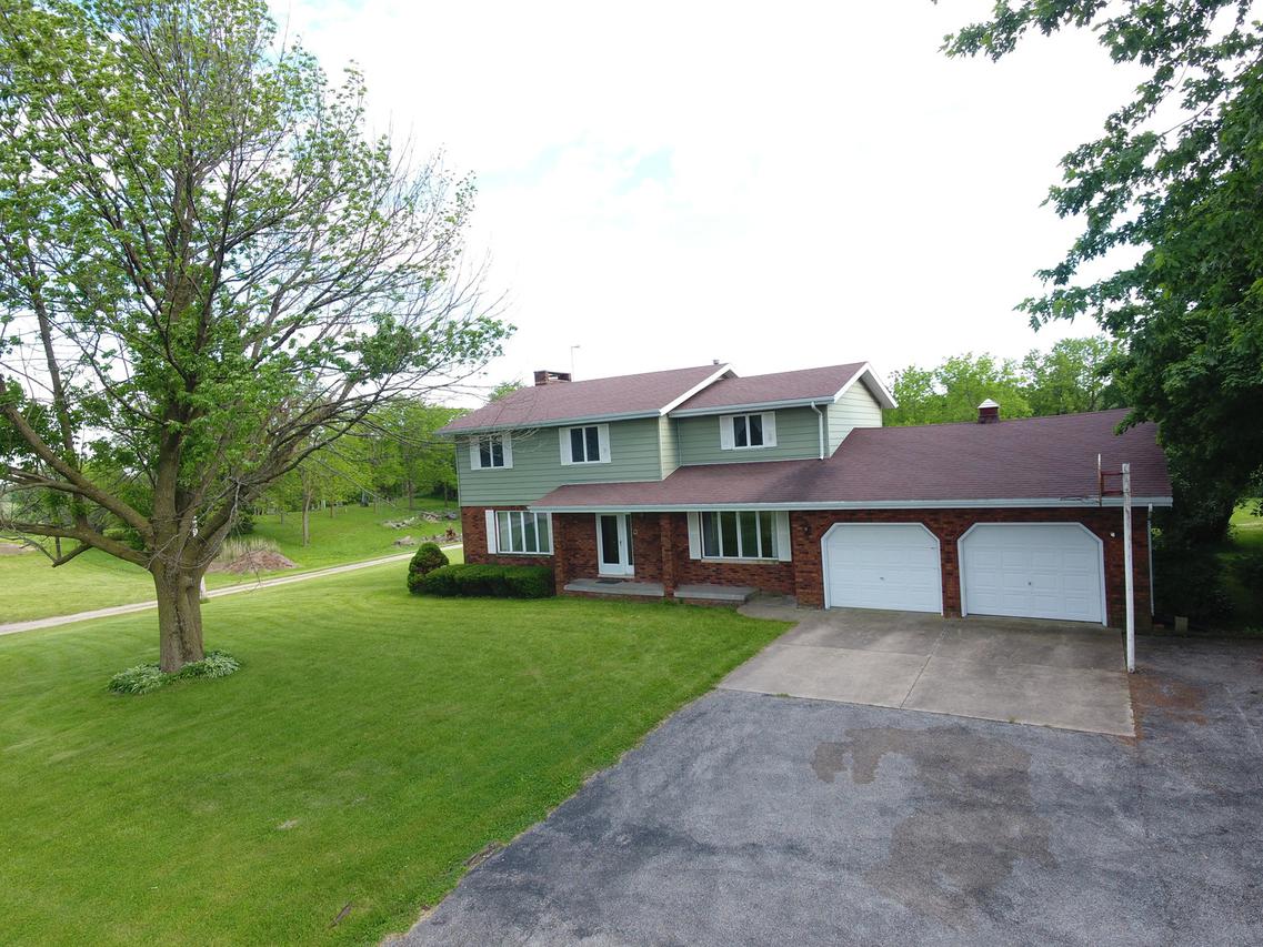 1991 County Road 1400, Roanoke, IL 61561