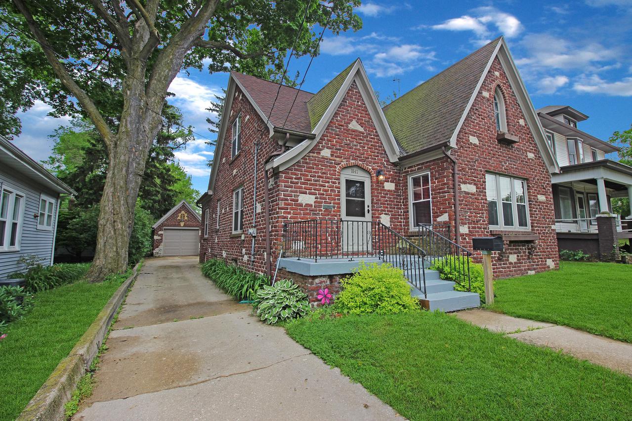 1547 S Chicago Ave., Freeport, IL 61032