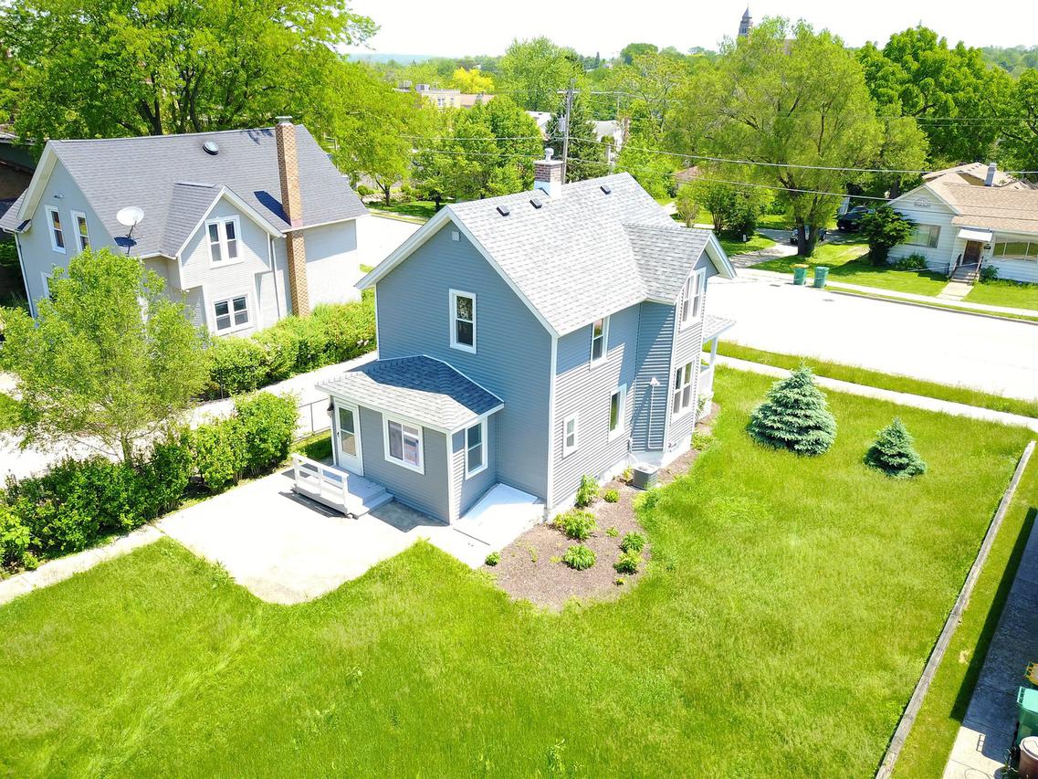 714 State St., Lemont, IL 60439