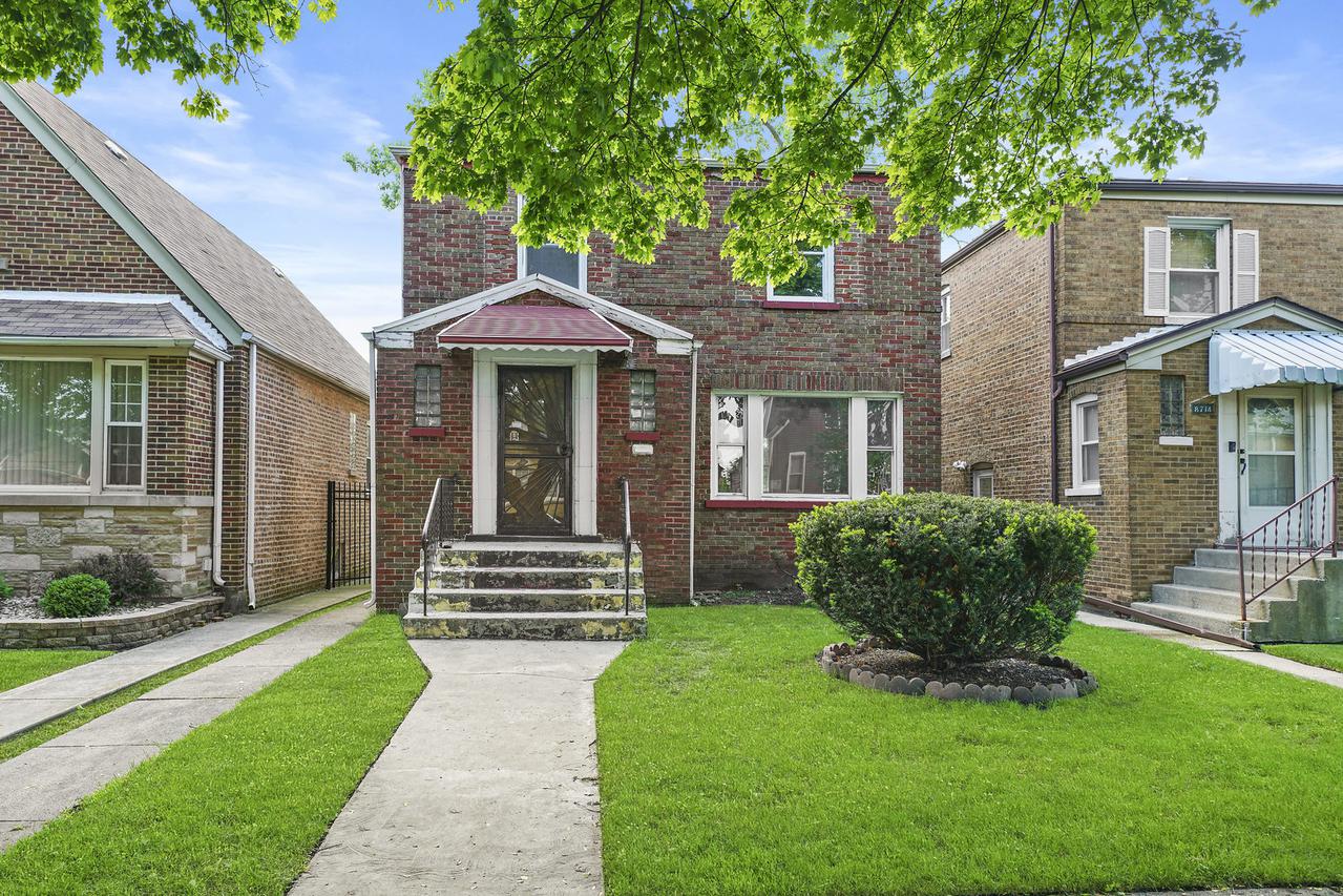 8718 S Paxton Ave., Chicago, IL 60617
