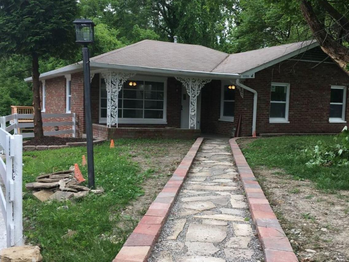 9750 N Holy Cross Rd., Fairview Heights, IL 62208