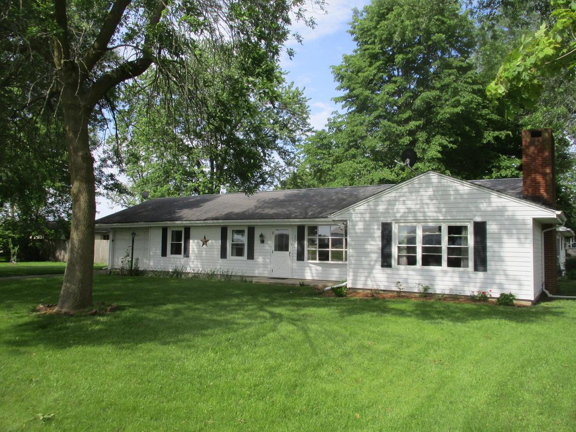 238 S Diamond St., Arcola, IL 61910