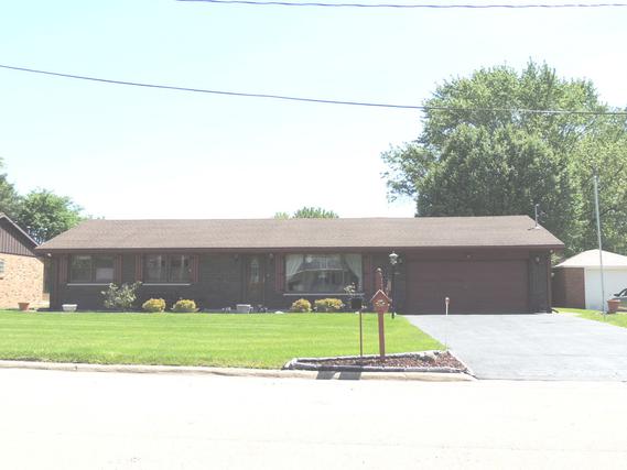 303 Luce St., Dalzell, IL 61320