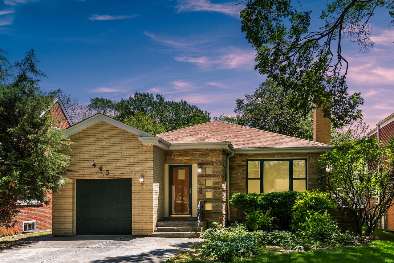 445 Uvedale Rd., Riverside, IL 60546