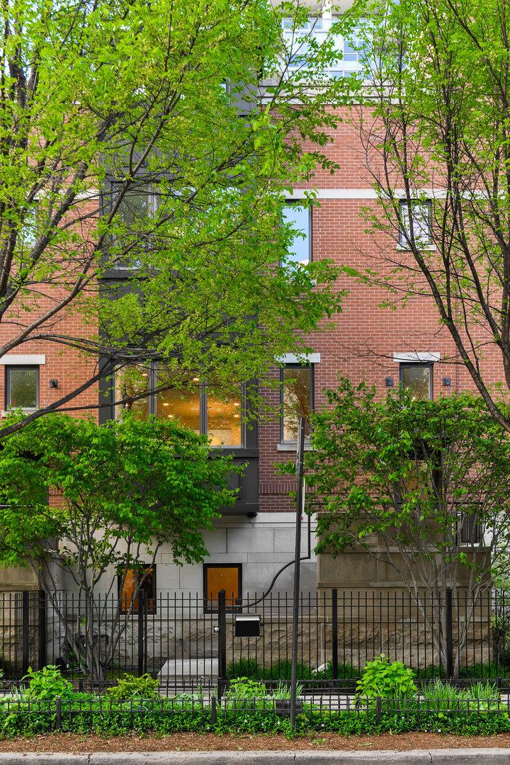 446 W Superior St., Chicago, IL 60654