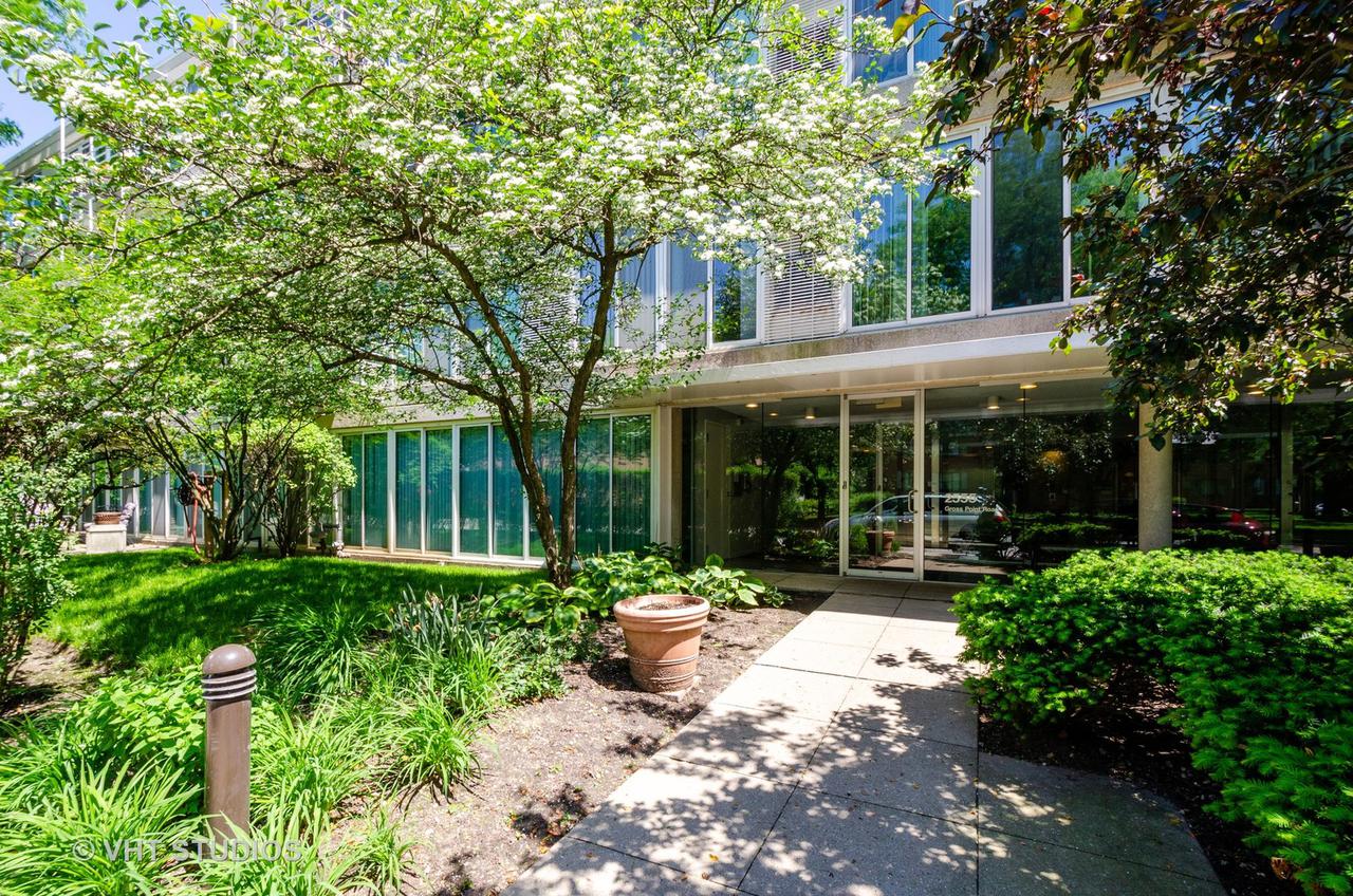 2555 Gross Point Rd. #205, Evanston, IL 60201