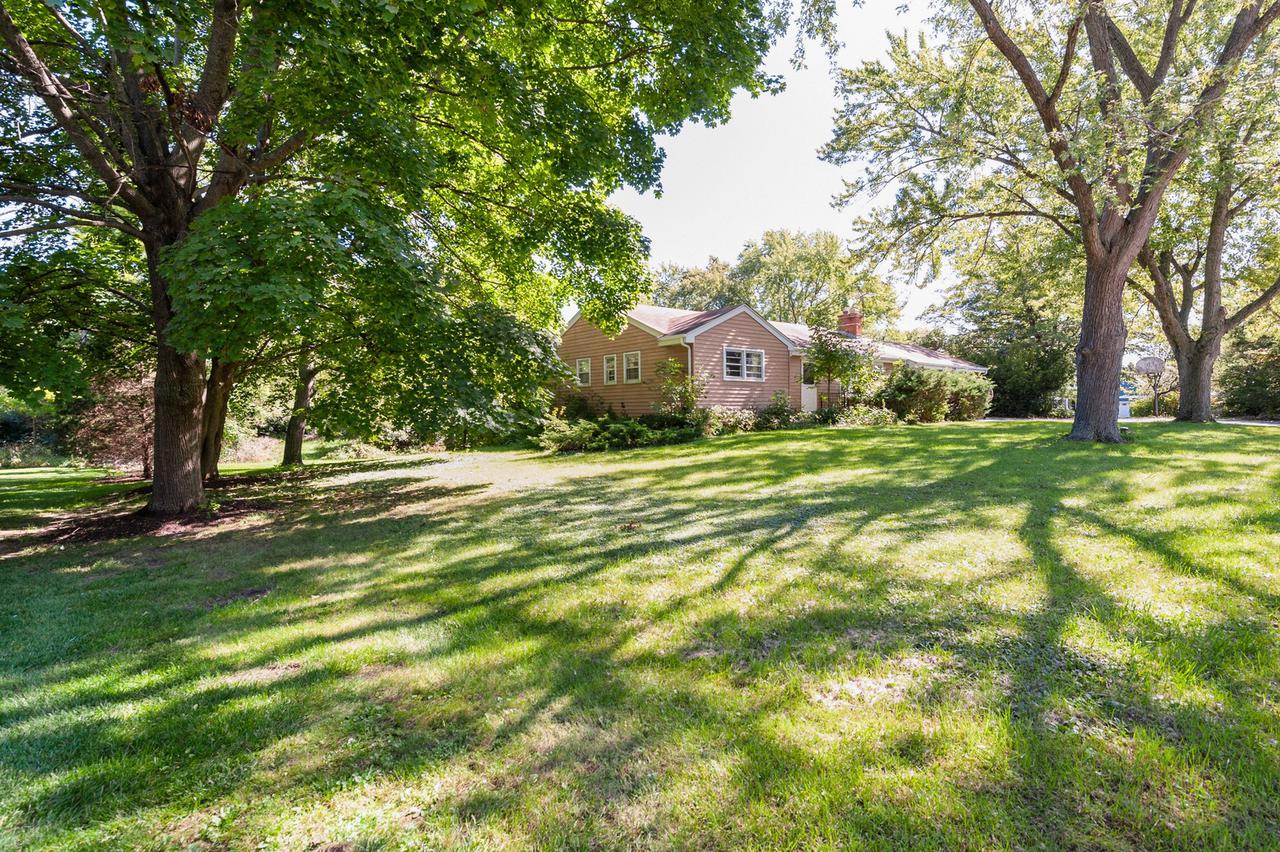 21101 N 18th St., Barrington, IL 60010