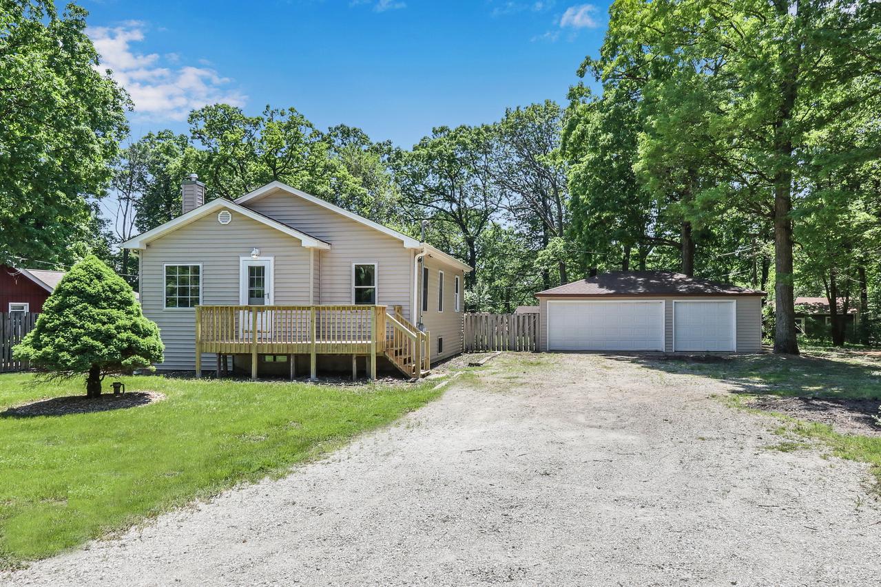 27685 W Greenwood Ave., Spring Grove, IL 60081