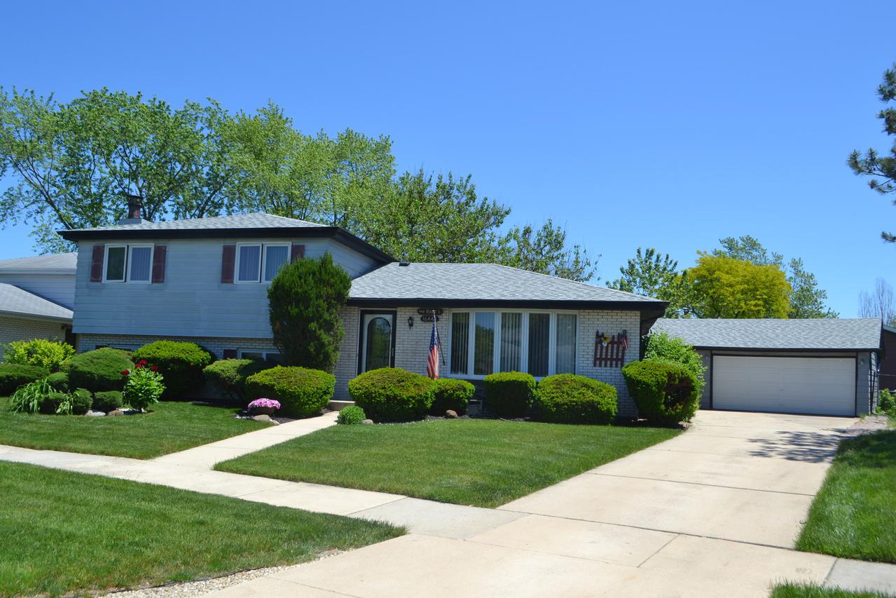 16449 Surrey Dr., Tinley Park, IL 60477
