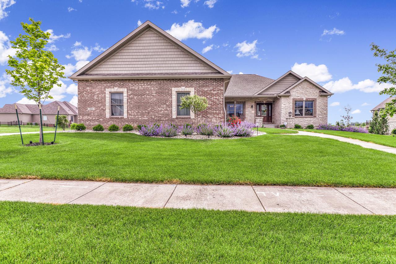 1415 Cross Creek Rd., Mahomet, IL 61853