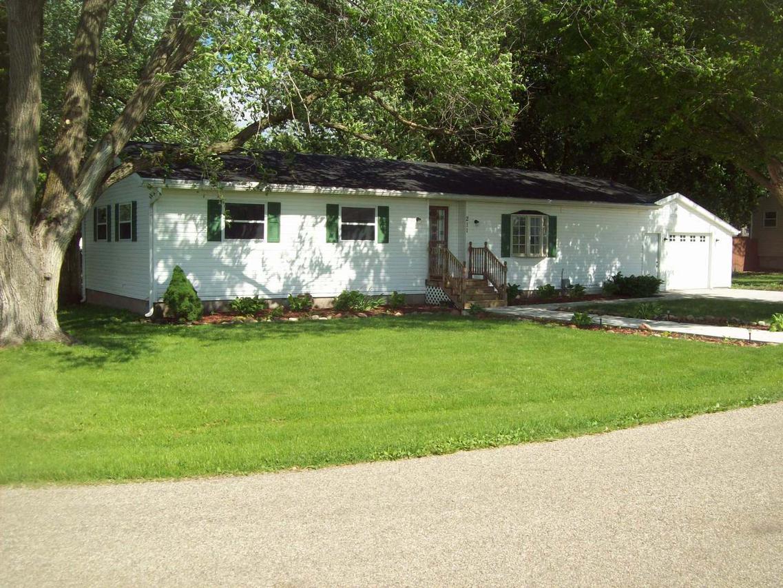 211 Seibel St., Manlius, IL 61338