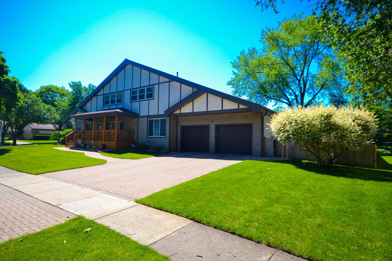 222 Audrey Ln., Mount Prospect, IL 60056