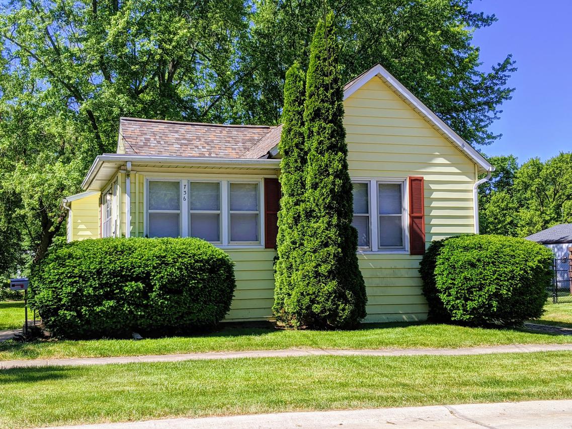 736 E Garden St., Dekalb, IL 60115