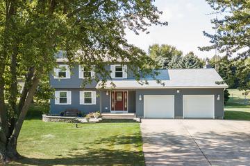 48W142 Milnamow Dr., Maple Park, IL 60151