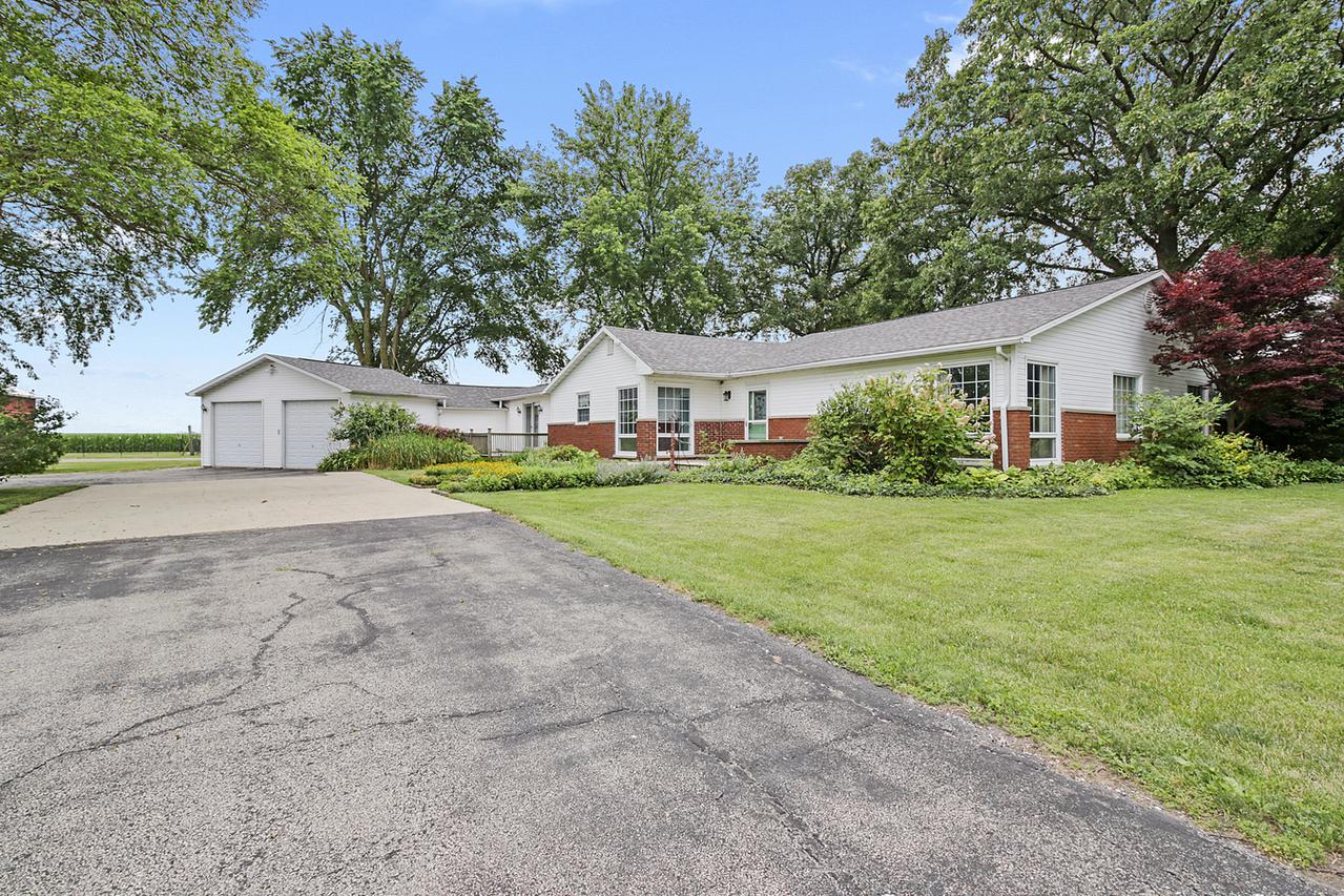 1175 E State Rt 133, Arcola, IL 61910