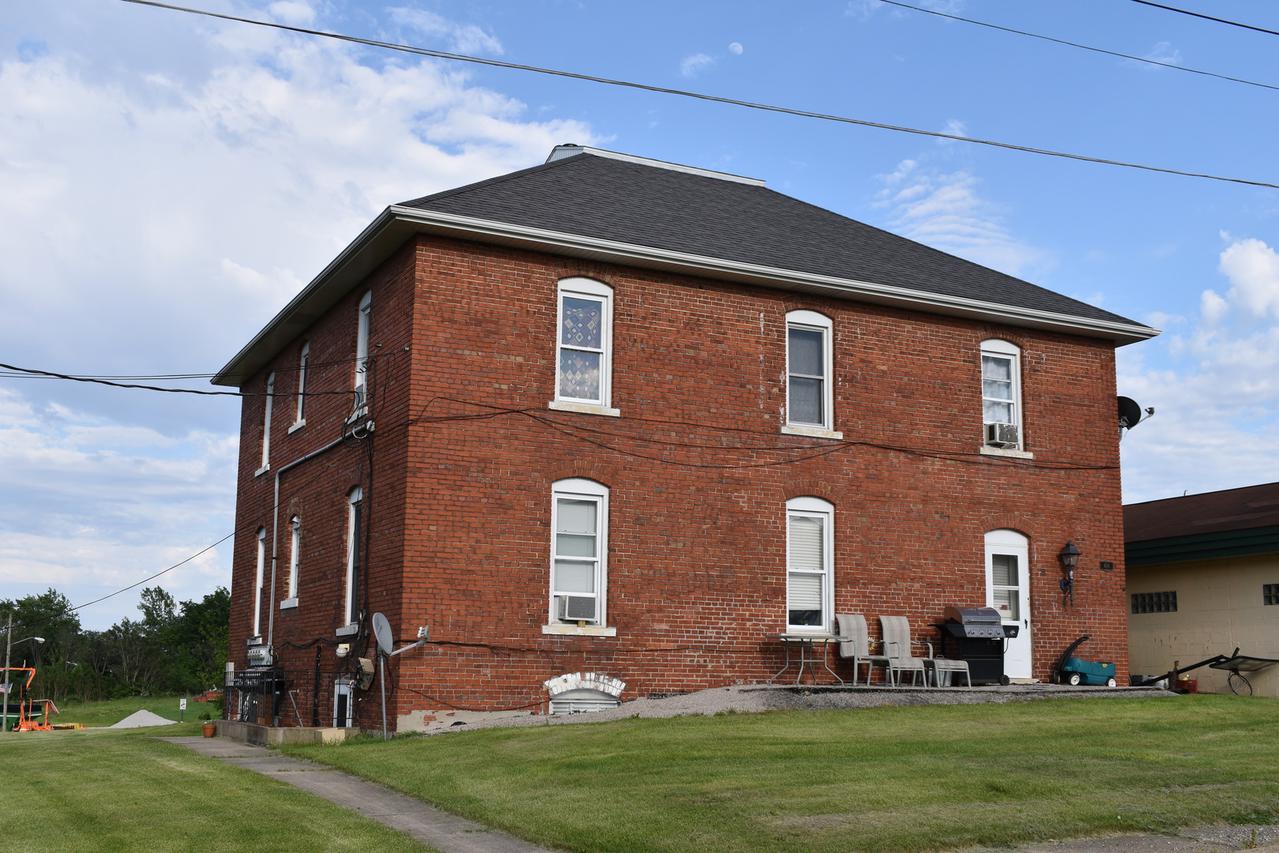 414 N State St., Roanoke, IL 61561