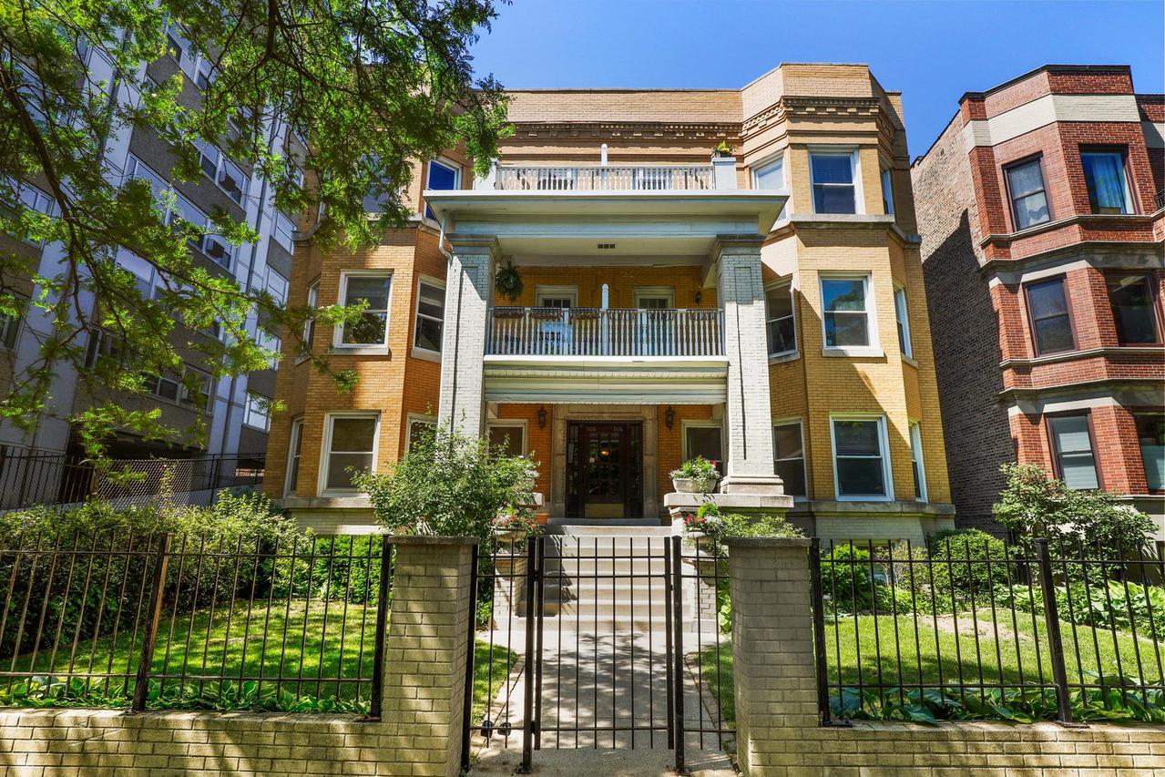908 W Lakeside Pl. #3W, Chicago, IL 60640